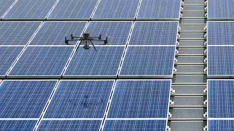 NG大舞台以无人机搭配IR Sensor热显像技术进行全方面模块健检，，，，有效降低人力成本并提升发电量