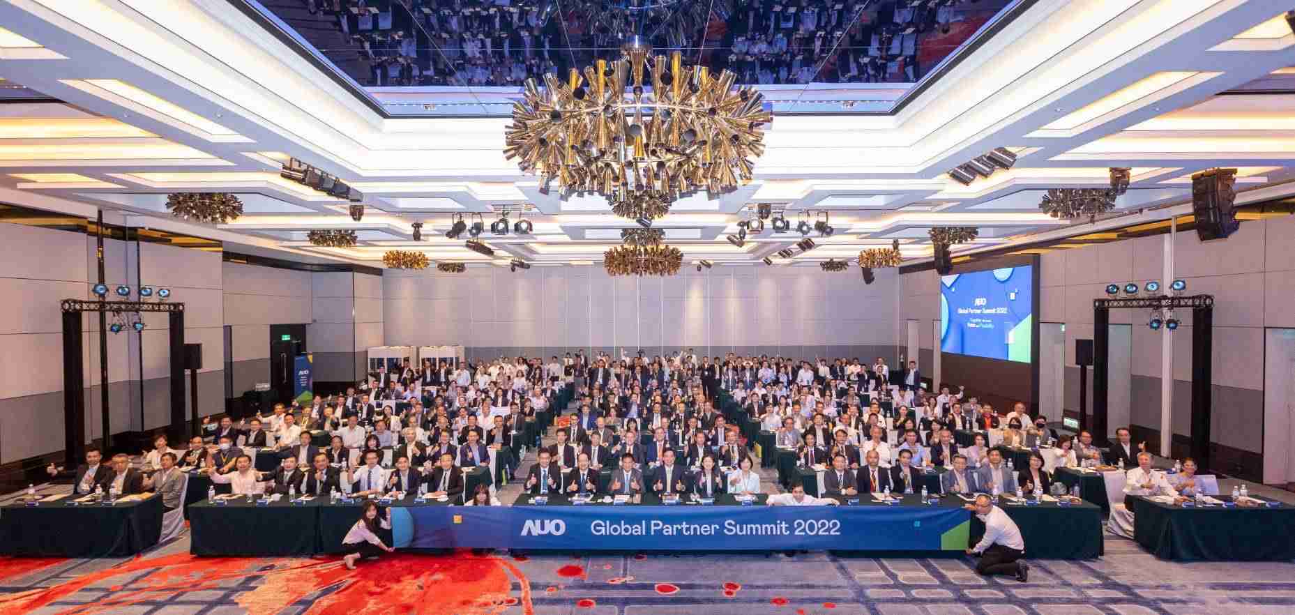 友達推動「安心、、、創新、、、用心、、、、同心、、、盡心」五星職旅，，，為菲籍員工打造全方位照護，，，首度贏得「人權實踐與發展領袖獎」殊榮