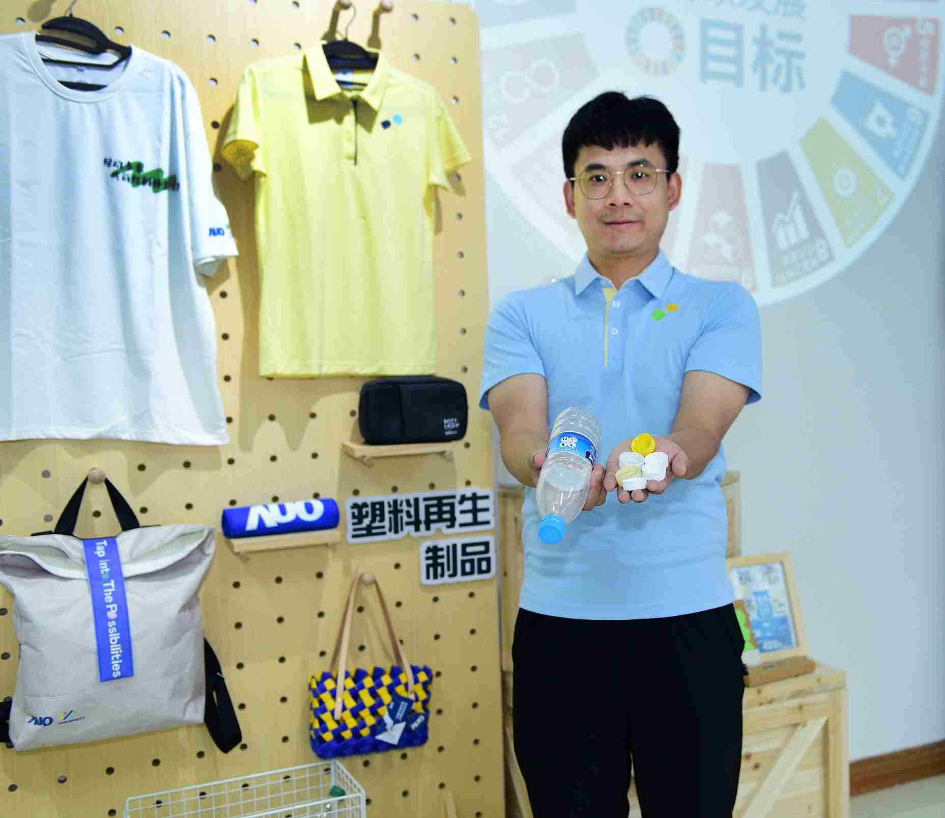 「2024智慧NG大舞台展」永续发展馆中，，，展示NG大舞台厦门驱动永续发展之成果，，，，包含将厂内废弃物再制为实用物品，，，将永续发展理念深植于员工生活日常实践